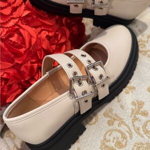 Stylish Cream Buckle Women's Shoes